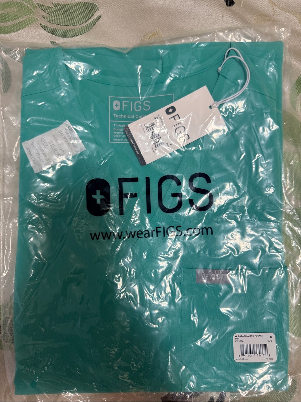 BNWT Figs Surgical Green Catarina Top and Zamora
Joggers Women's Scrubs Set S - Picture 6 of 6